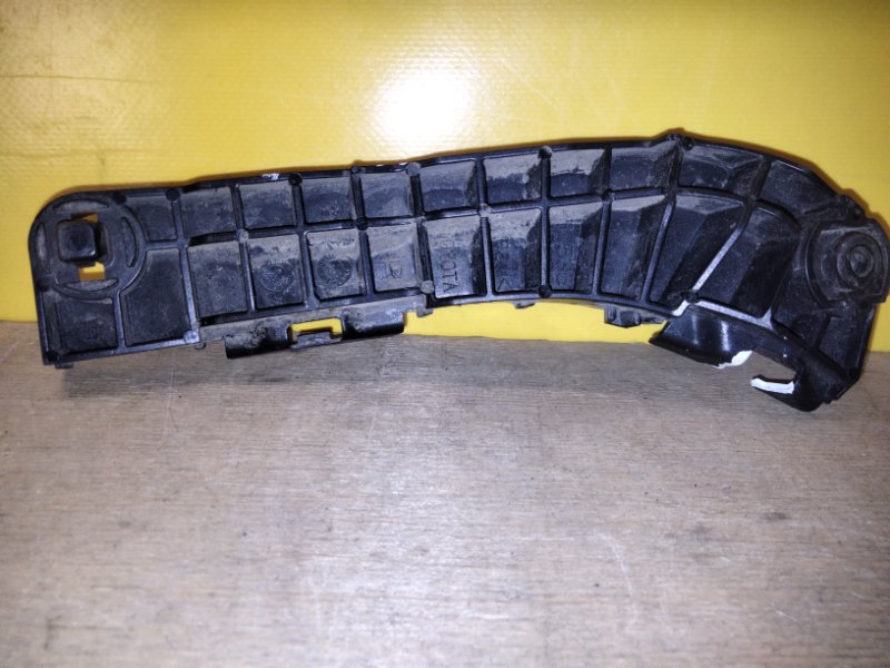 Кронштейн переднего бампера правый TOYOTA CAMRY 40 06-11