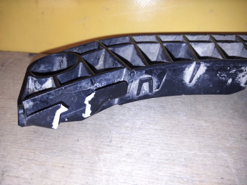 Кронштейн переднего бампера правый CAMRY 40 06-11