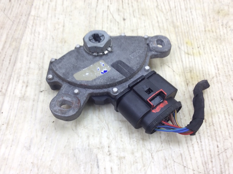 Датчик положения селектора АКПП CAYENNE 10-18 2011 4.8L