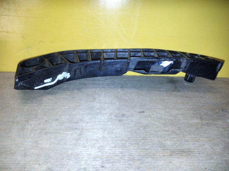 Кронштейн переднего бампера правый CAMRY 40 06-11