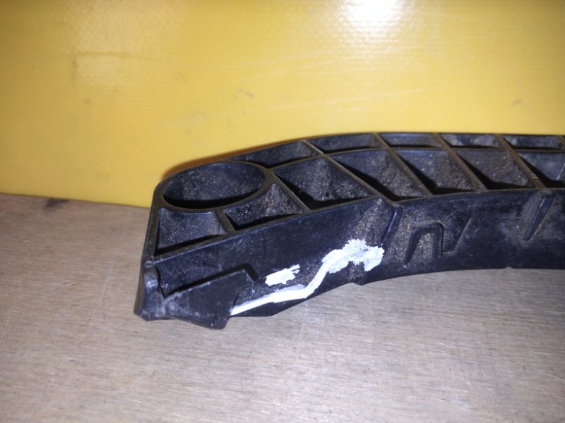 Кронштейн переднего бампера правый CAMRY 40 06-11