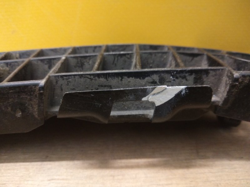 Кронштейн переднего бампера правый CAMRY 40 06-11