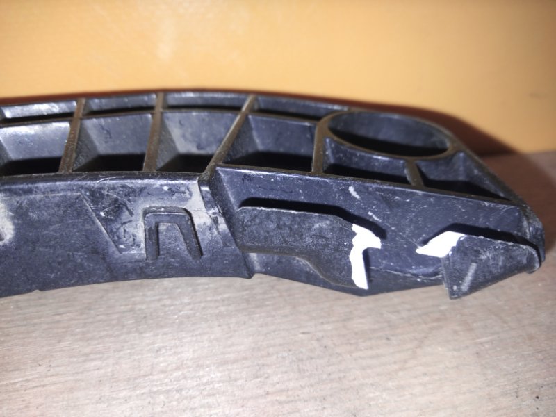 Кронштейн переднего бампера левый CAMRY 40 06-11