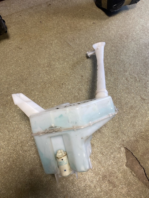 Бачок омывателя LEAF 10-17