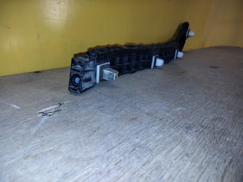 Кронштейн заднего бампера правый CRV 06-12