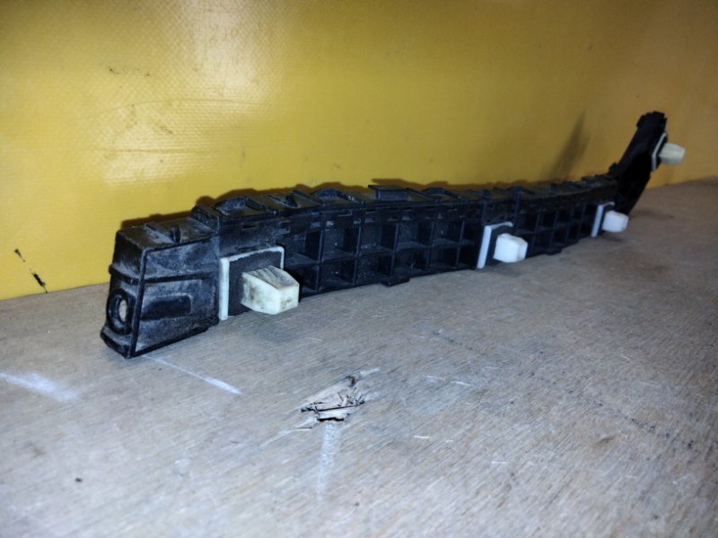 Кронштейн заднего бампера правый CRV 06-12