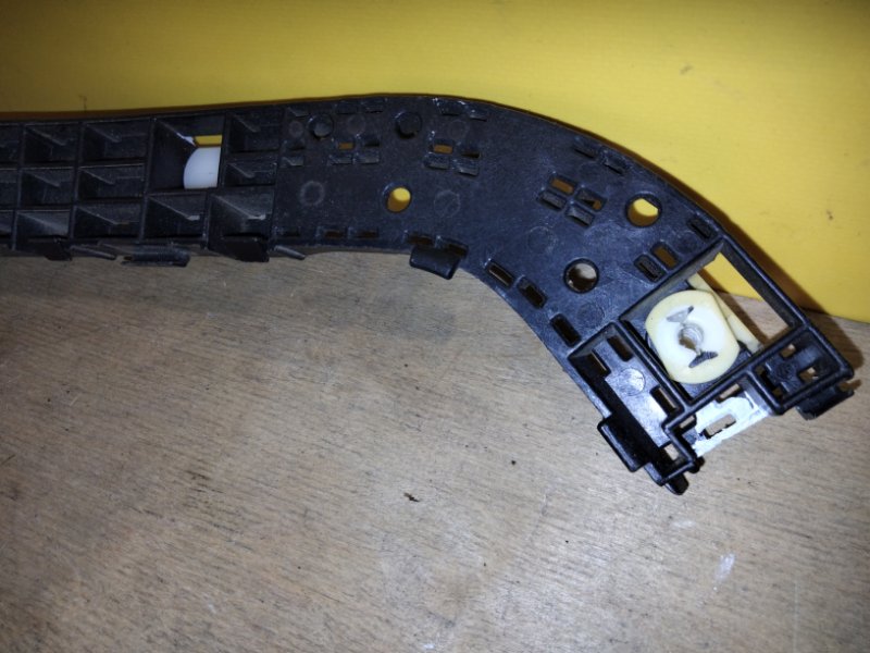 Кронштейн заднего бампера правый CRV 06-12