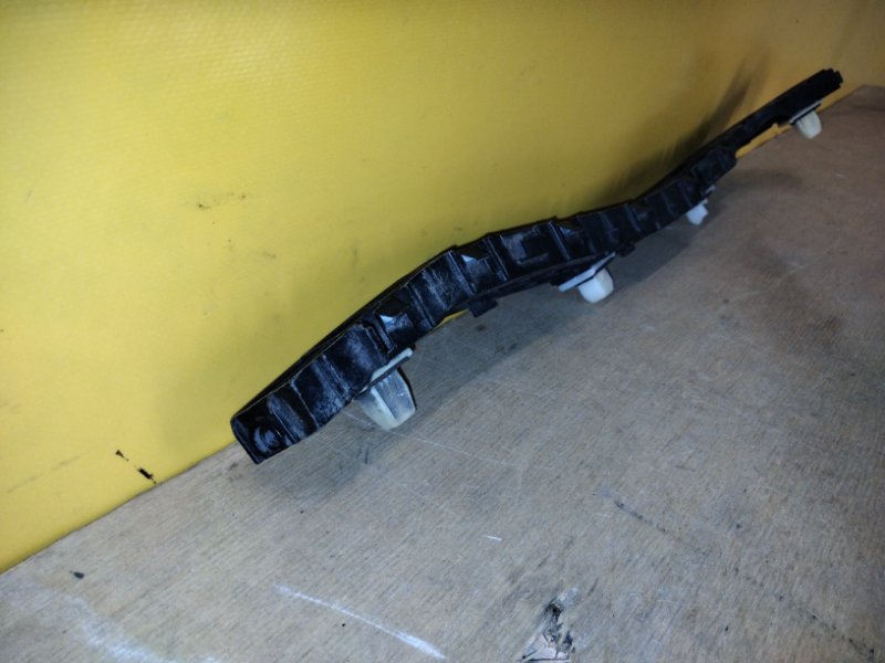 Кронштейн заднего бампера правый CRV 06-12