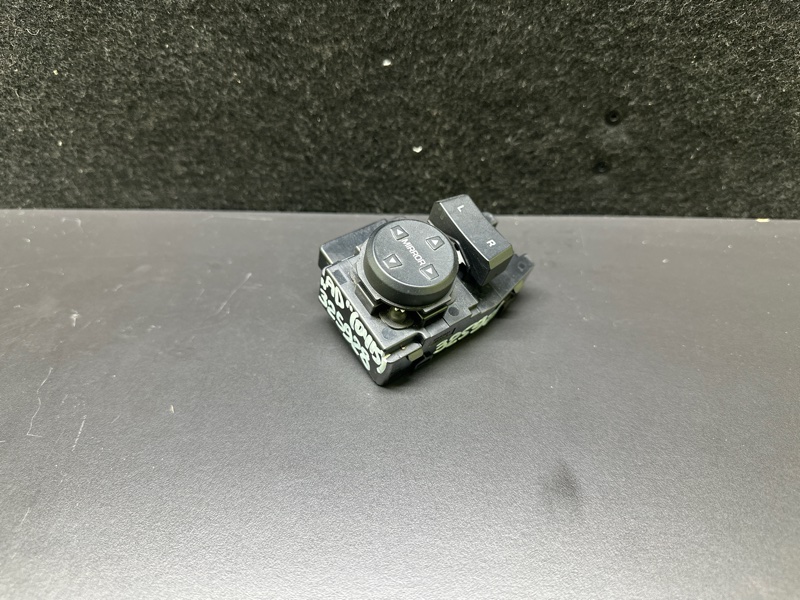 Блок управления зеркалами ELANTRA AD 16- 2017 AD 2.0 G4NH