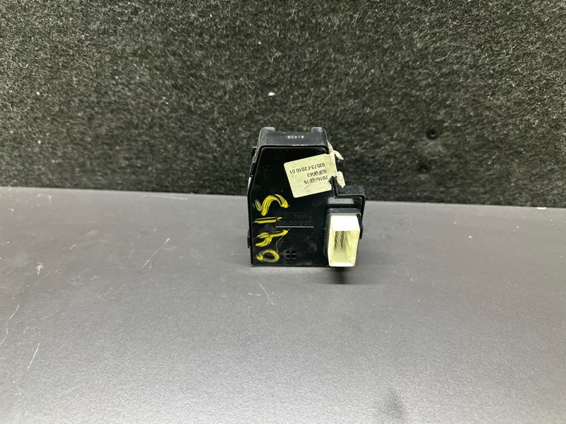 Блок управления зеркалами HYUNDAI ELANTRA AD 16- AD 2.0 G4NH