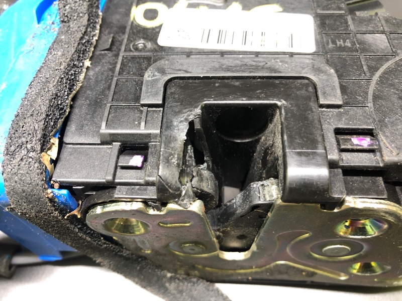 Замок двери передний левый ELANTRA AD 16- 2017 AD 2.0 G4NH