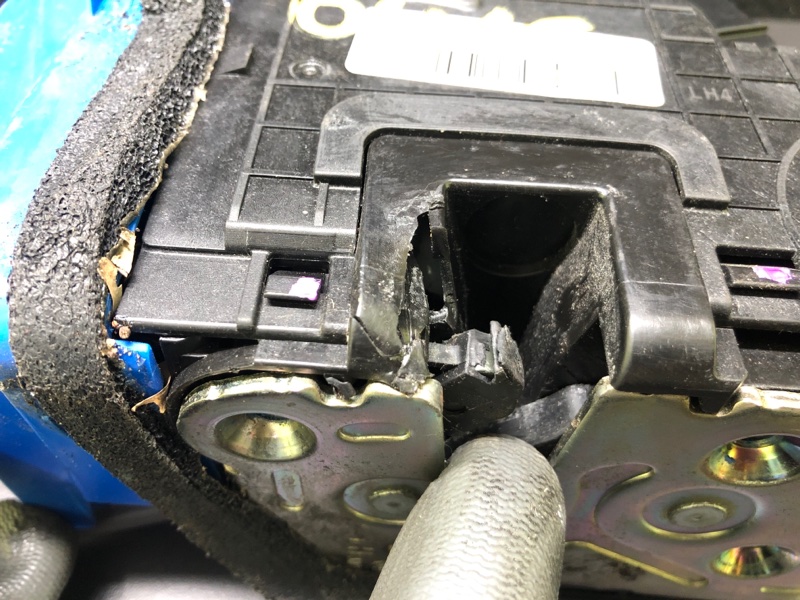 Замок двери передний левый ELANTRA AD 16- 2017 AD 2.0 G4NH