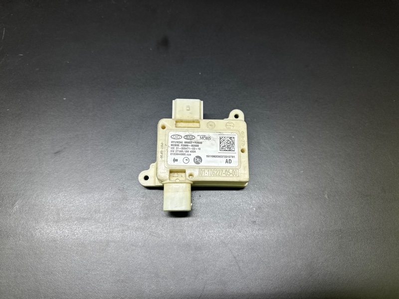 Датчик передний правый HYUNDAI ELANTRA AD 16- 2017 AD 2.0 G4NH 88952-F2500 Б/У