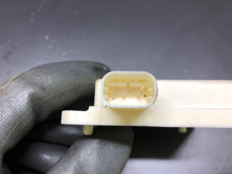 Датчик передний правый HYUNDAI ELANTRA AD 16- AD 2.0 G4NH