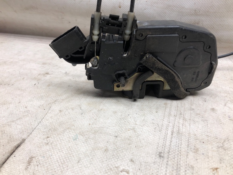 Замок двери задний правый M35/M45 04-10 Замок двери задний правый M35/M45 04-10