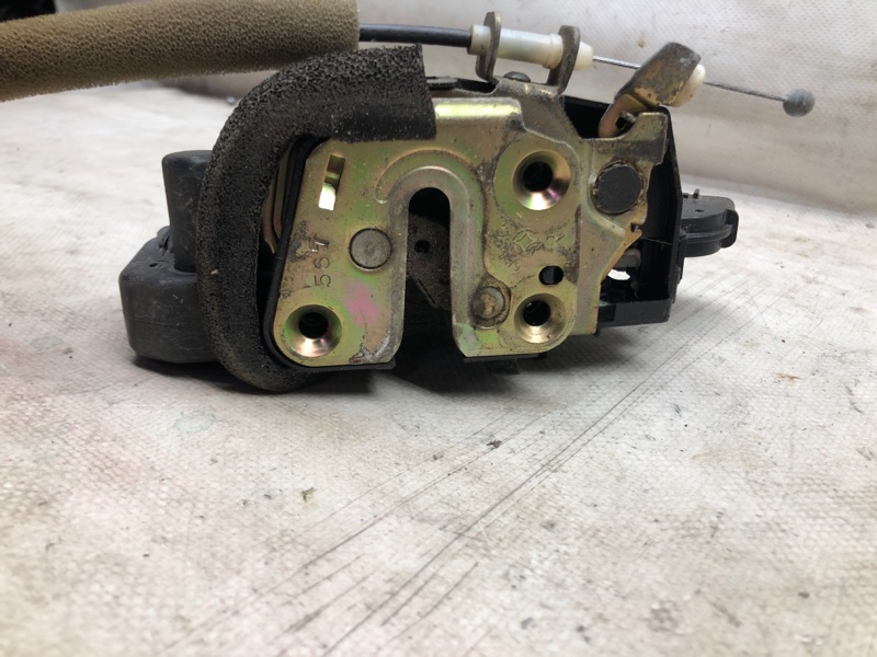 Замок двери задний правый M35/M45 04-10 Замок двери задний правый M35/M45 04-10