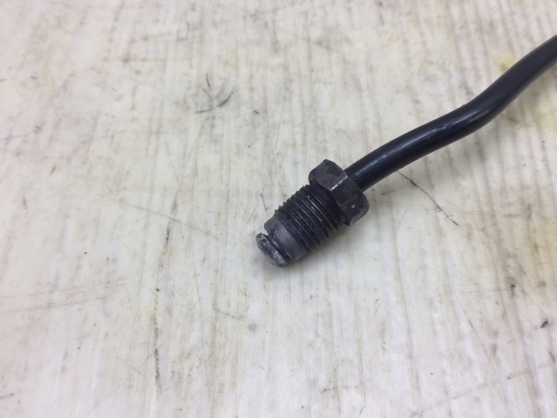 Трубка тормозная передняя левая CAYENNE 10-18 2011 4.8L Трубка тормозная передняя левая CAYENNE 10-18 2011 4.8L