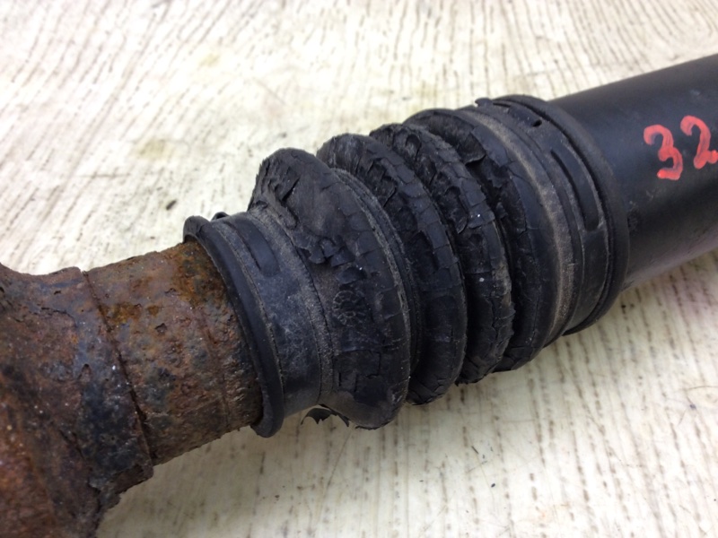 Карданный вал передний CAYENNE 10-18 2011 4.8L