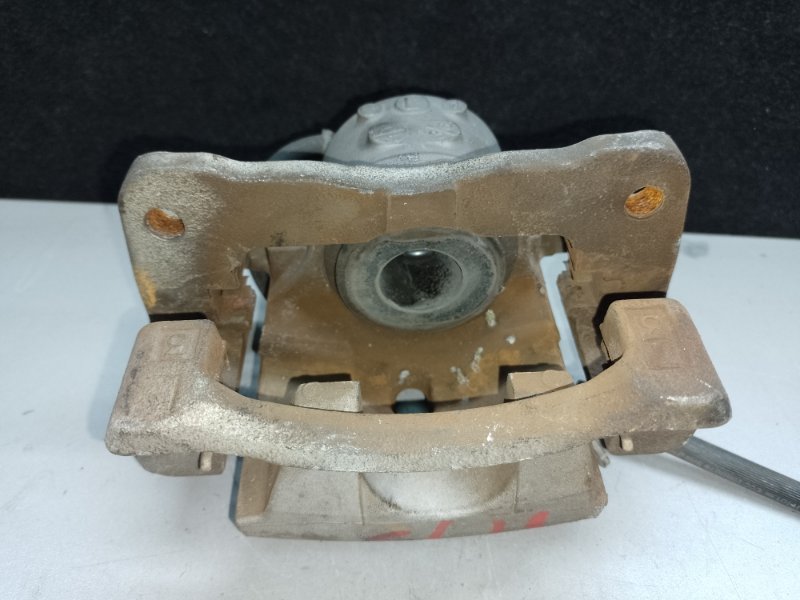 Суппорт тормозной передний левый PRIUS - 30 09-17 2013 1.8 2ZRFXE