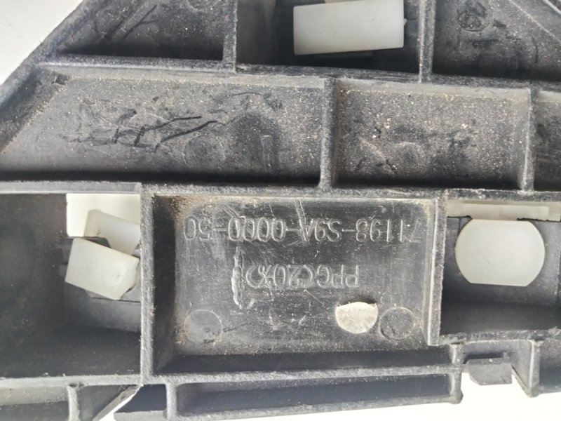 Кронштейн переднего бампера левый CRV 02-06 Кронштейн переднего бампера левый CRV 02-06