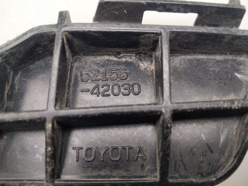 Кронштейн заднего бампера правый RAV4 13-19