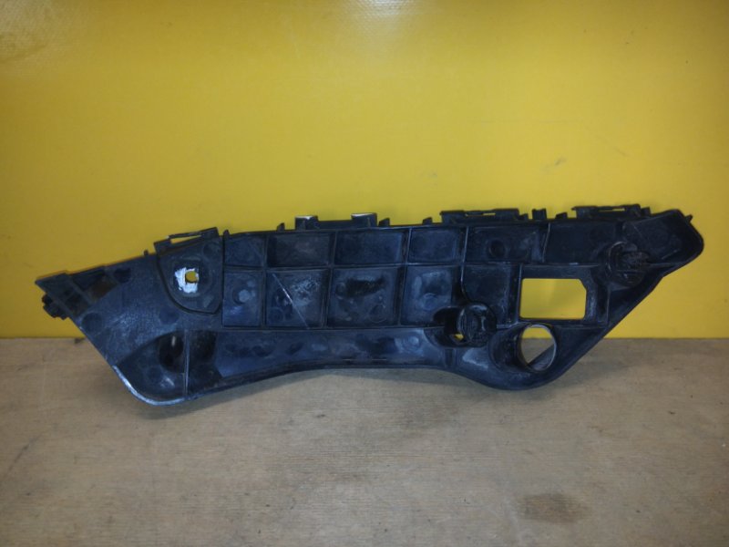 Кронштейн переднего бампера левый RAV4 13-19