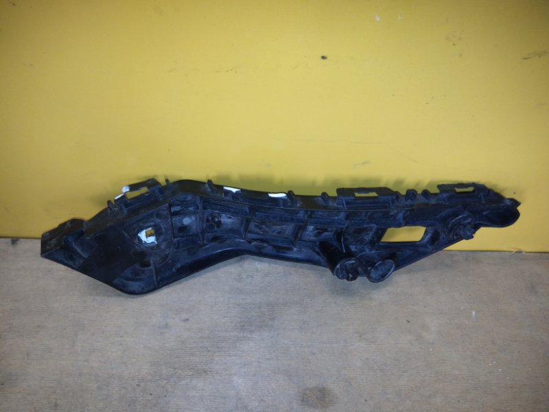 Кронштейн переднего бампера левый RAV4 13-19