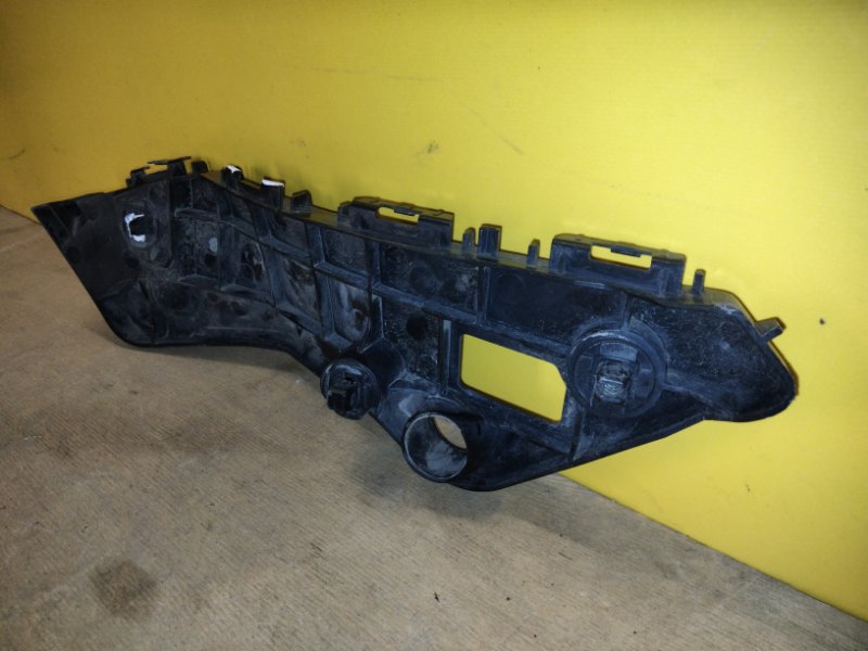 Кронштейн переднего бампера левый RAV4 13-19