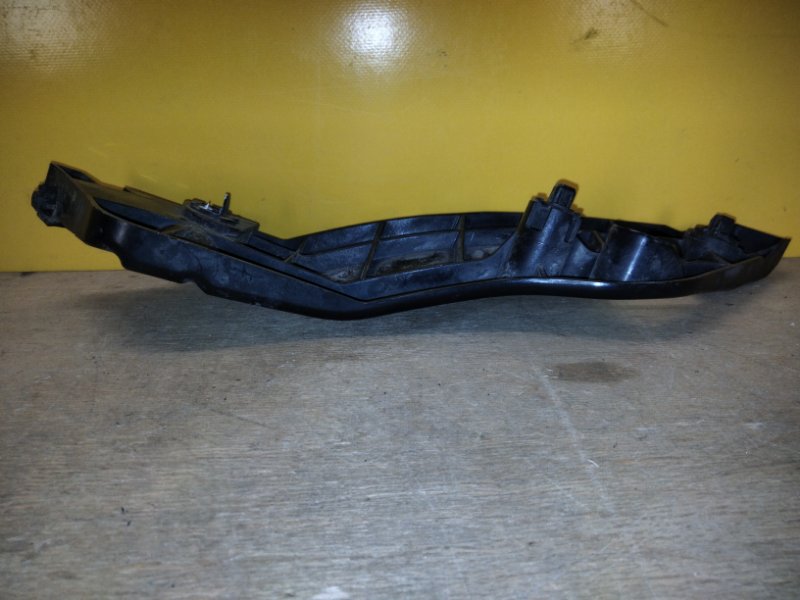 Кронштейн переднего бампера левый RAV4 13-19