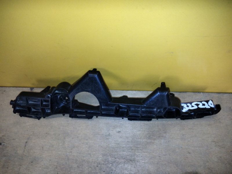 Кронштейн заднего бампера правый RAV4 13-19