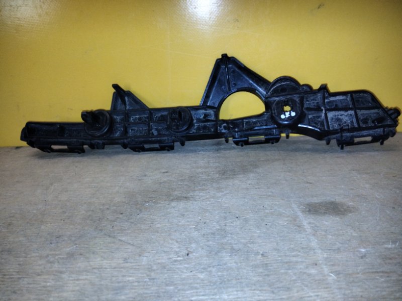 Кронштейн заднего бампера правый TOYOTA RAV4 13-19