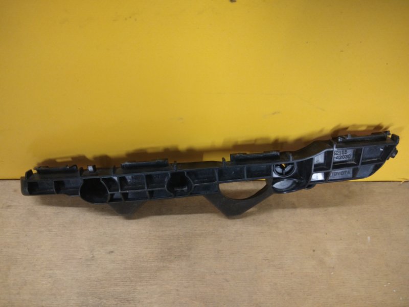 Кронштейн заднего бампера правый RAV4 13-19