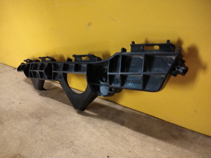 Кронштейн заднего бампера правый RAV4 13-19