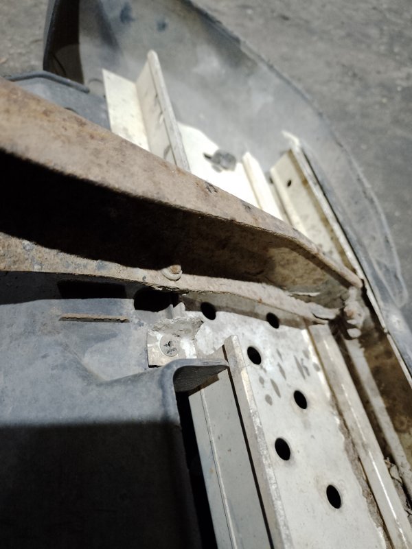 Подножка левая PAJERO 99-06