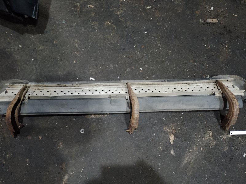 Подножка левая MITSUBISHI PAJERO 99-06