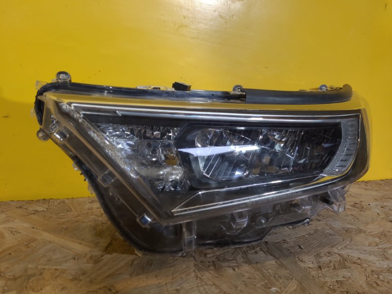 Фара левая TOYOTA RAV4 18-
