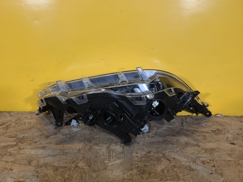 Фара левая RAV4 18-