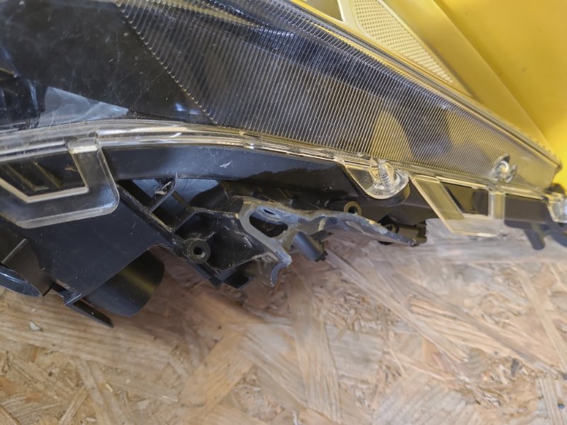 Фара левая RAV4 18-