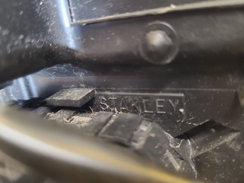 Фара левая RAV4 18-