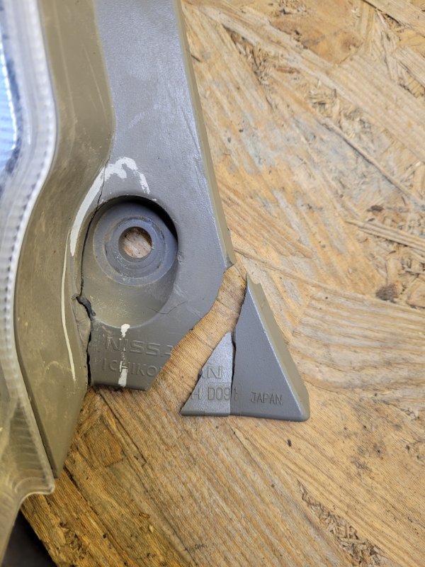 Фонарь наружный задний левый LEAF 10-17