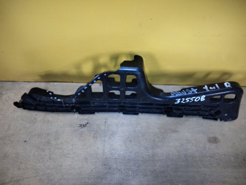 Кронштейн заднего бампера правый PRIUS PLUS 11-14 Кронштейн заднего бампера правый PRIUS PLUS 11-14