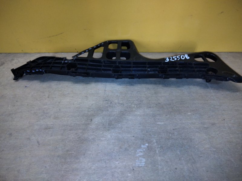 Кронштейн заднего бампера правый PRIUS PLUS 11-14 Кронштейн заднего бампера правый PRIUS PLUS 11-14