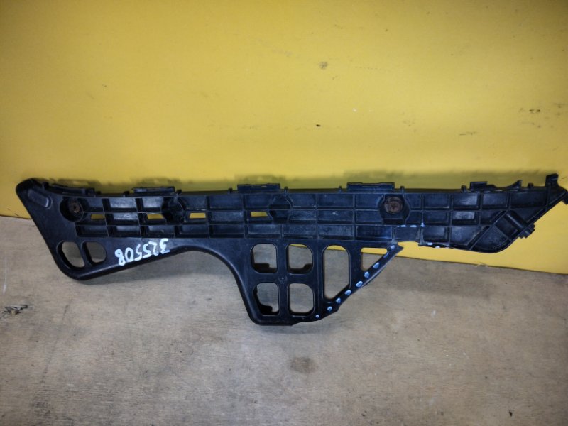 Кронштейн заднего бампера правый PRIUS PLUS 11-14 Кронштейн заднего бампера правый PRIUS PLUS 11-14