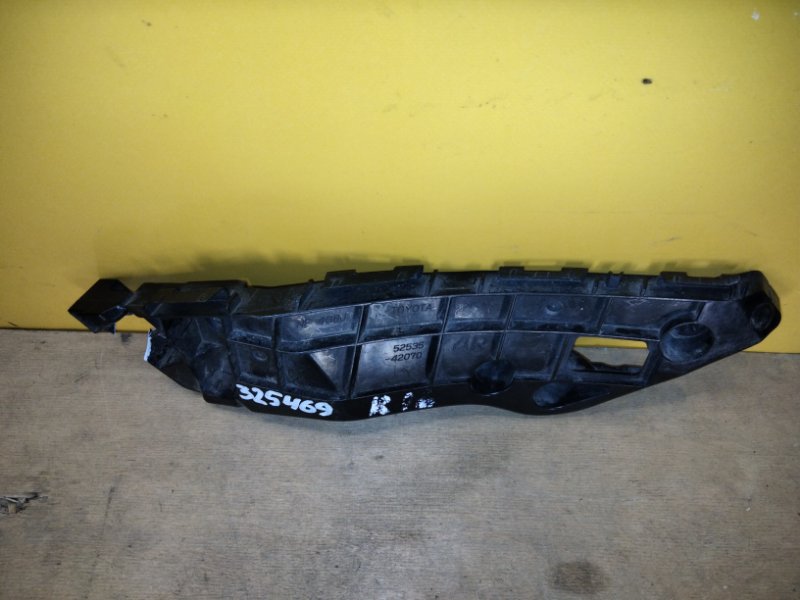 Кронштейн переднего бампера правый RAV4 13-19