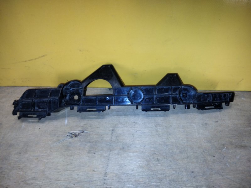 Кронштейн заднего бампера правый TOYOTA RAV4 13-19 5215542030 Б/У