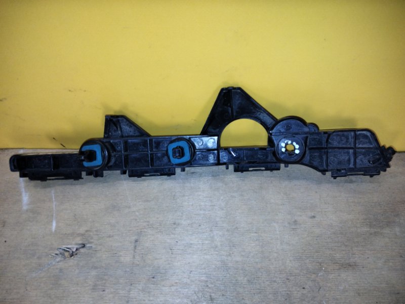 Кронштейн заднего бампера правый TOYOTA RAV4 13-19