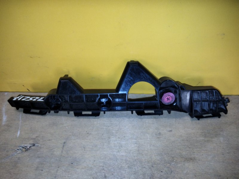 Кронштейн заднего бампера левый TOYOTA RAV4 13-19 5215642020 Б/У