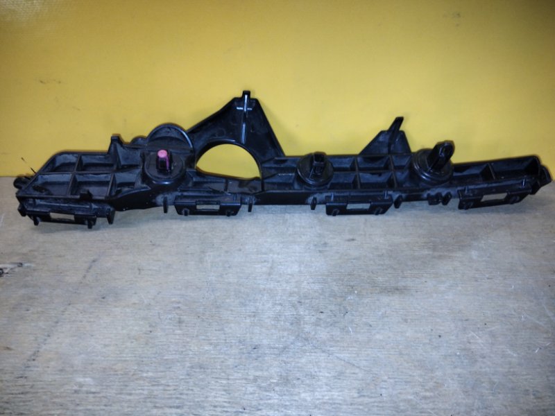 Кронштейн заднего бампера левый RAV4 13-19