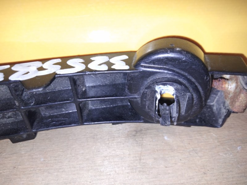 Кронштейн переднего бампера правый AVALON 13-18 Кронштейн переднего бампера правый AVALON 13-18