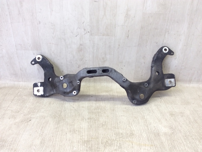 Балка двигателя поперечная CAYENNE 10-18 2011 4.8L